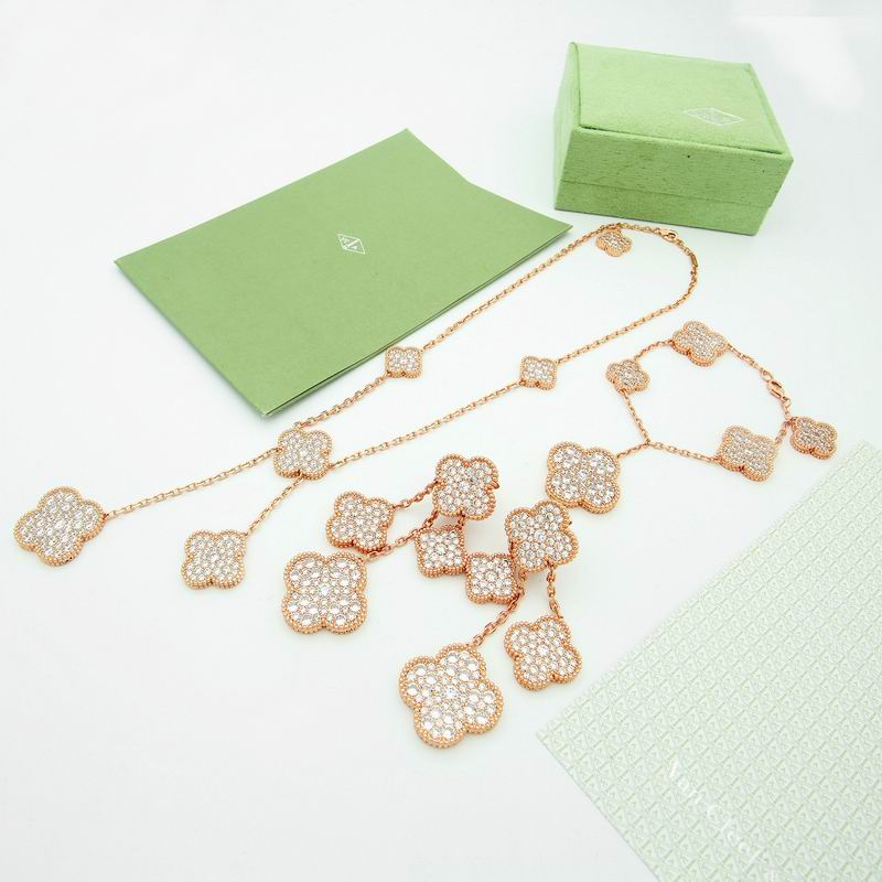 Van Cleef & Arpels suits 10yxq01